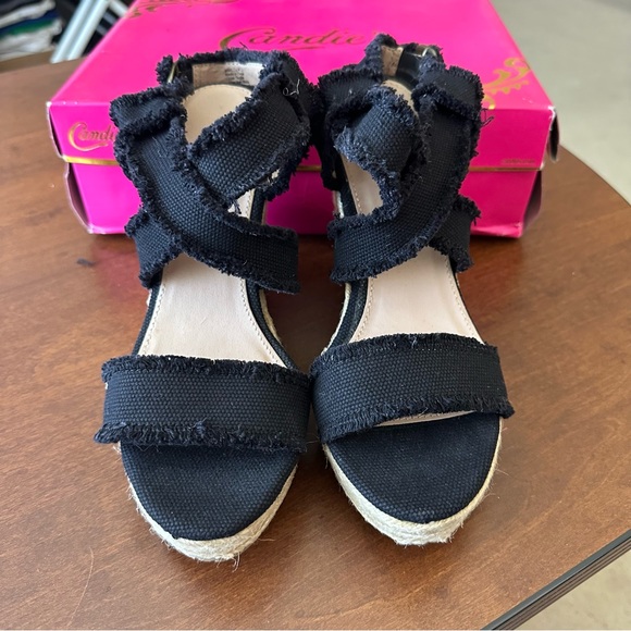 Candie’s Platform Wedges. - Picture 2 of 7